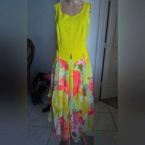 BNWOT VASnA  YELLOW W/ ORANGE & YELLOW FLORAL FLOWING DRESS SZ. SM BEAUTIFUL